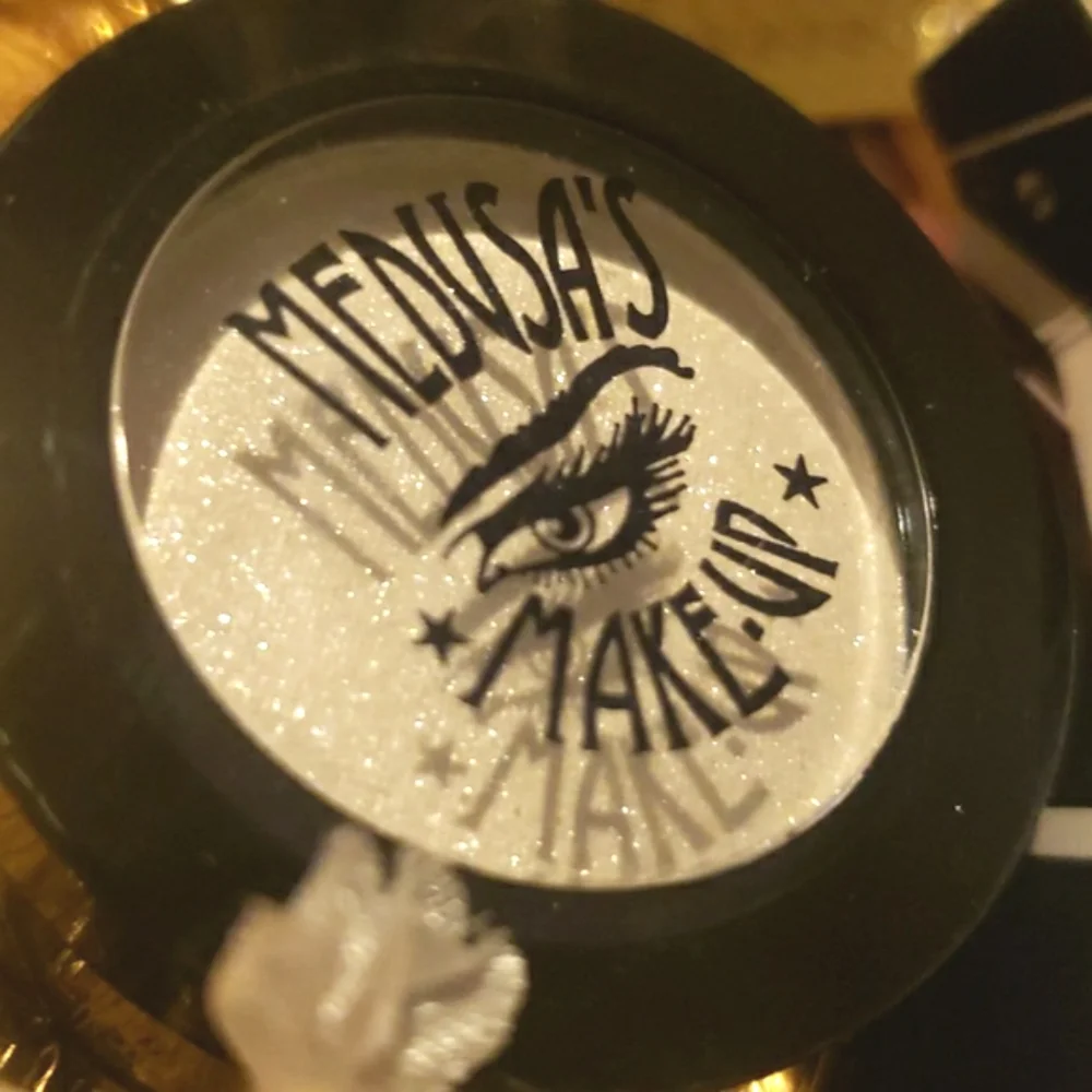 ELECTRO WHITE Medusa Makeup DISCONTINUED shadow NWT